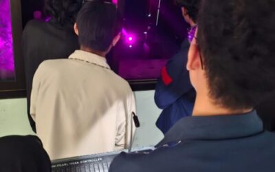 Keseruan Mahasiswa MMB Belajar Lighting Pertunjukan