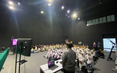 SMA Al-Falah Surabaya Kunjungi Studio Pertunjukan: Belajar Langsung Dunia Multimedia dan Broadcasting
