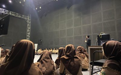 Eksplorasi Dunia Broadcasting: SMA Khadijah Surabaya dan SMKN 1 Driyorejo Gresik kunjungi Studio Pertunjukan